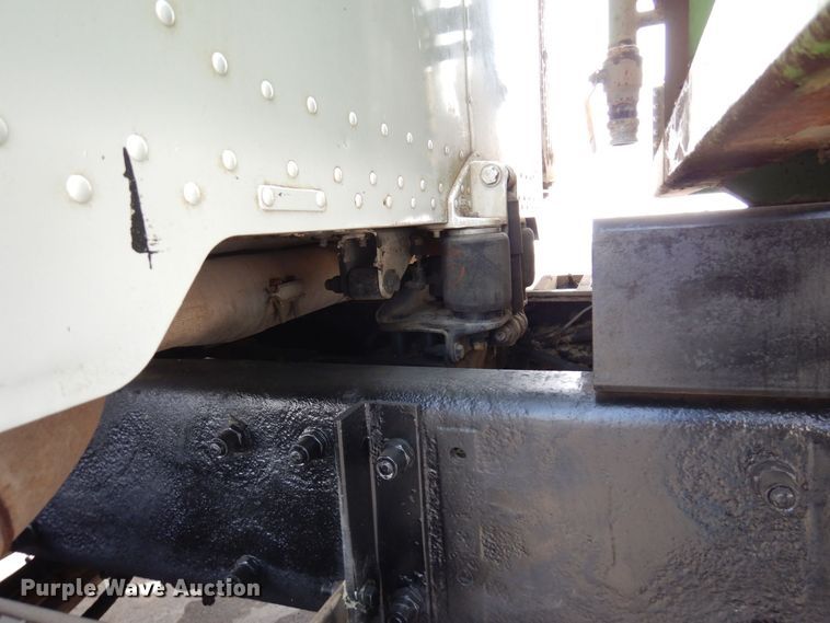 image for item KU9848 1999 Peterbilt 378  hydroseeder truck