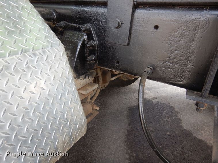 image for item KU9848 1999 Peterbilt 378  hydroseeder truck