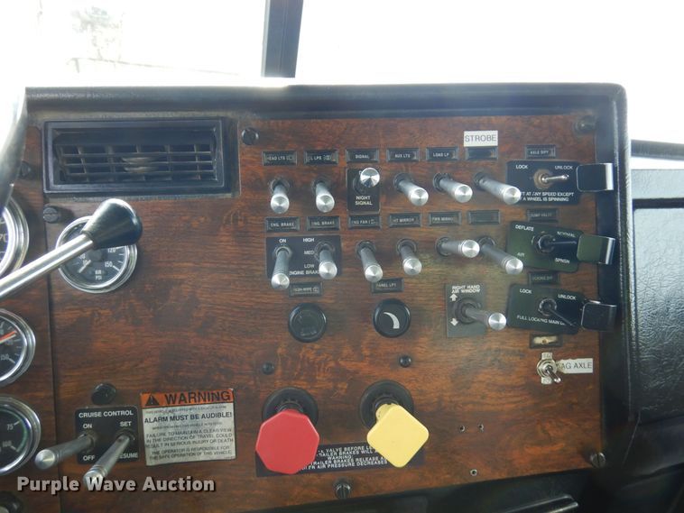 image for item KU9848 1999 Peterbilt 378  hydroseeder truck