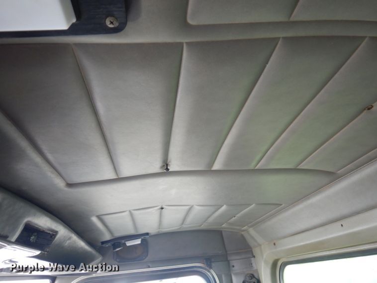 image for item KU9848 1999 Peterbilt 378  hydroseeder truck