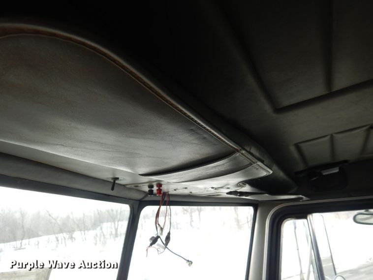 image for item KU9848 1999 Peterbilt 378  hydroseeder truck