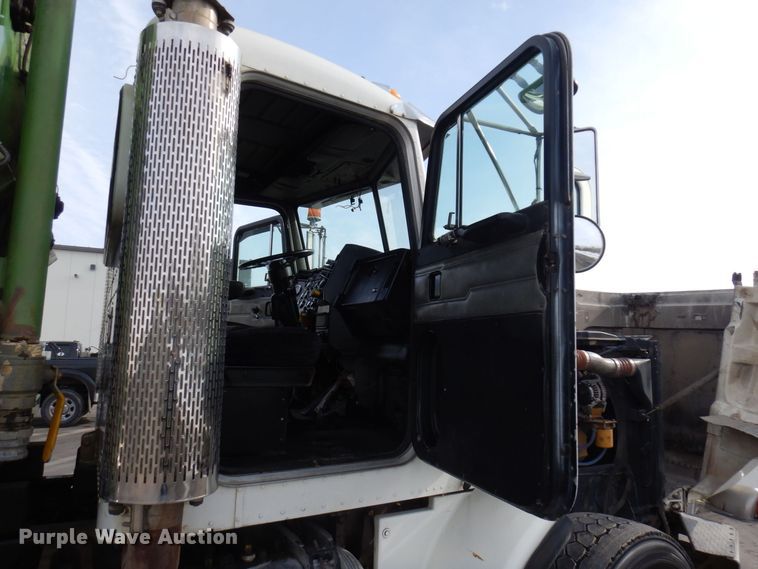 image for item KU9848 1999 Peterbilt 378  hydroseeder truck