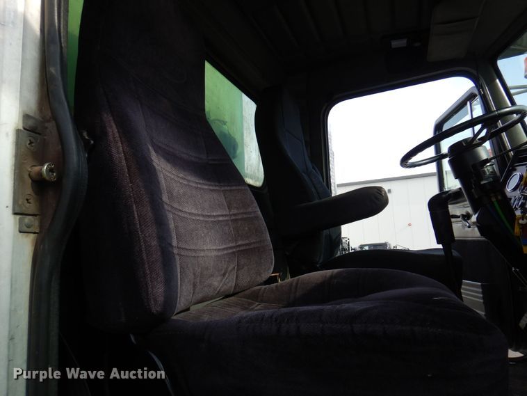 image for item KU9848 1999 Peterbilt 378  hydroseeder truck