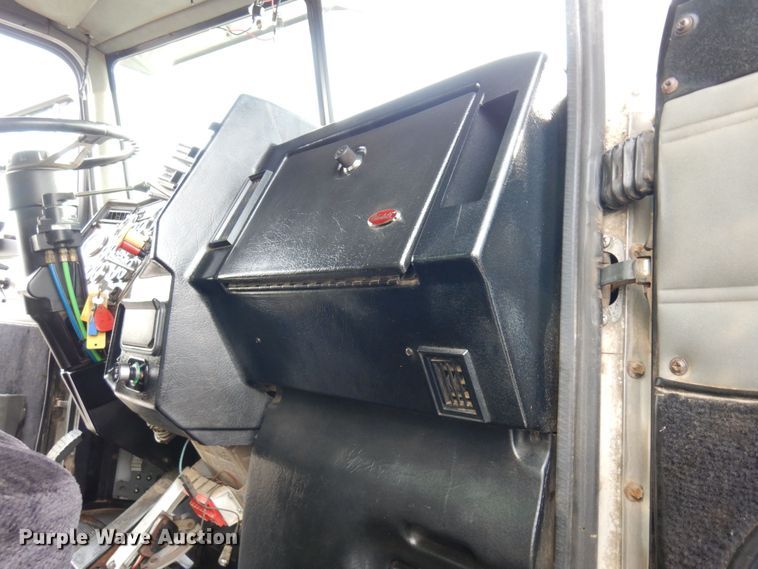 image for item KU9848 1999 Peterbilt 378  hydroseeder truck