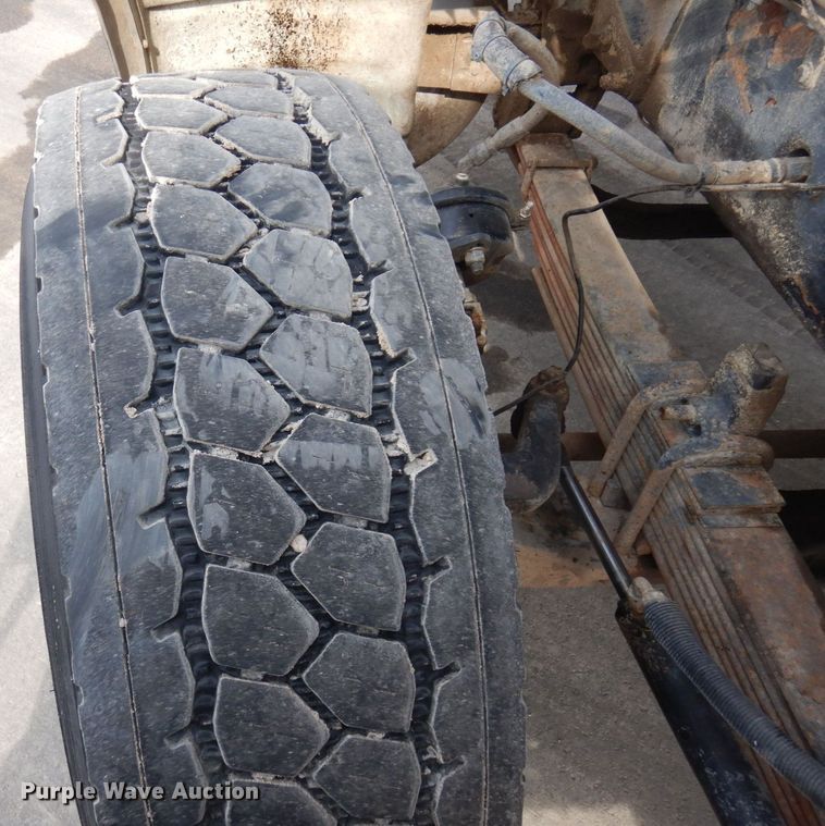 image for item KU9848 1999 Peterbilt 378  hydroseeder truck