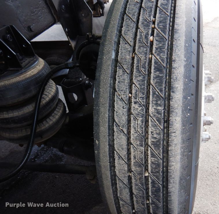 image for item KU9848 1999 Peterbilt 378  hydroseeder truck