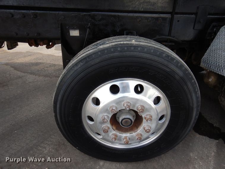 image for item KU9848 1999 Peterbilt 378  hydroseeder truck