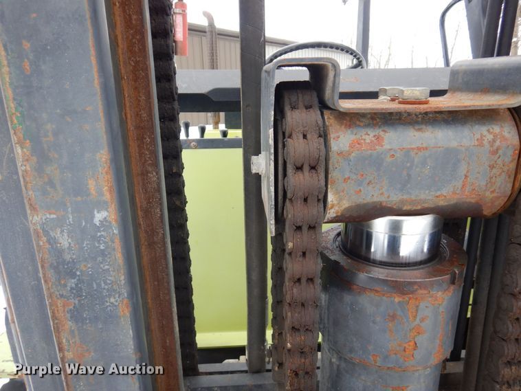 image for item KU9851 Clark CMP450D  forklift