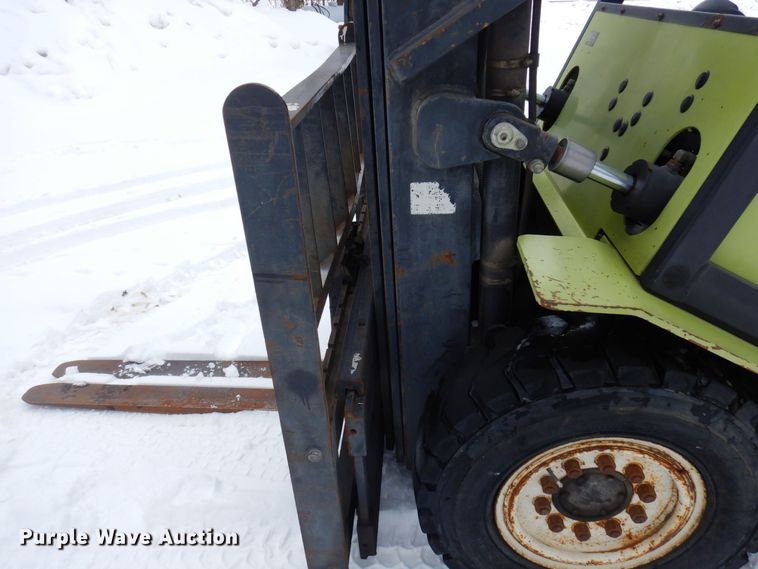 image for item KU9851 Clark CMP450D  forklift
