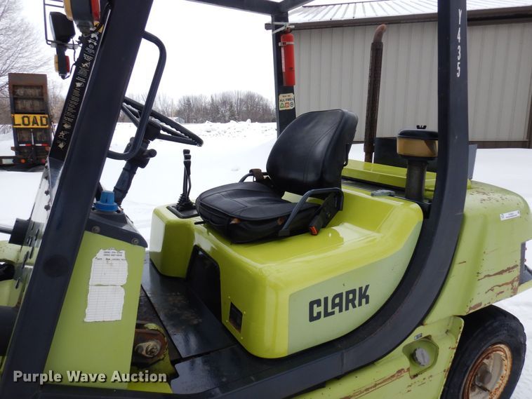 image for item KU9851 Clark CMP450D  forklift