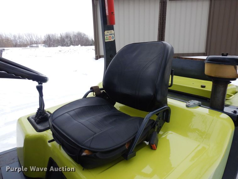 image for item KU9851 Clark CMP450D  forklift