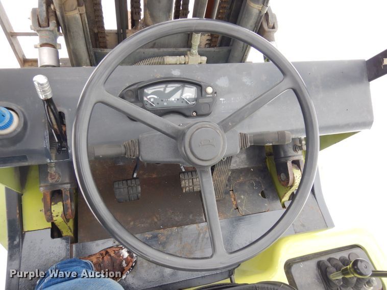 image for item KU9851 Clark CMP450D  forklift