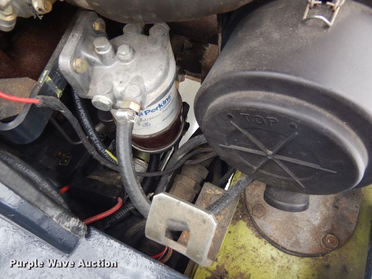 image for item KU9851 Clark CMP450D  forklift