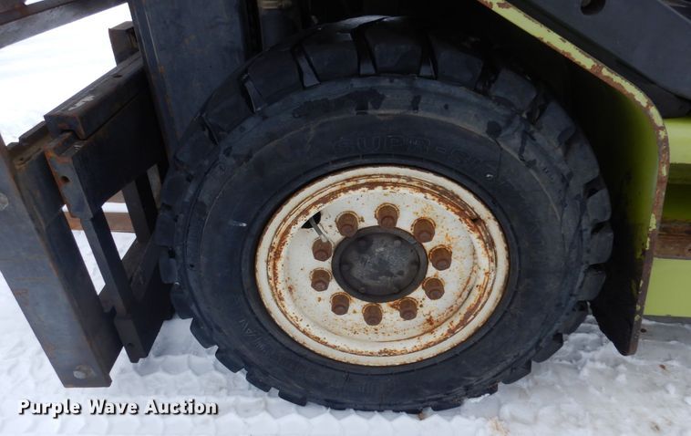 image for item KU9851 Clark CMP450D  forklift