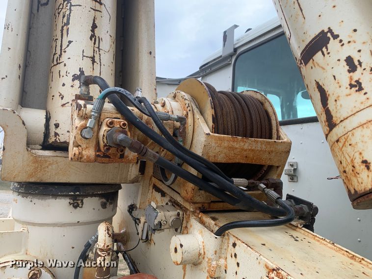 image for item KV9650 1998 International 9100  crane truck