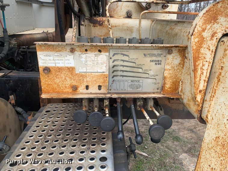 image for item KV9650 1998 International 9100  crane truck