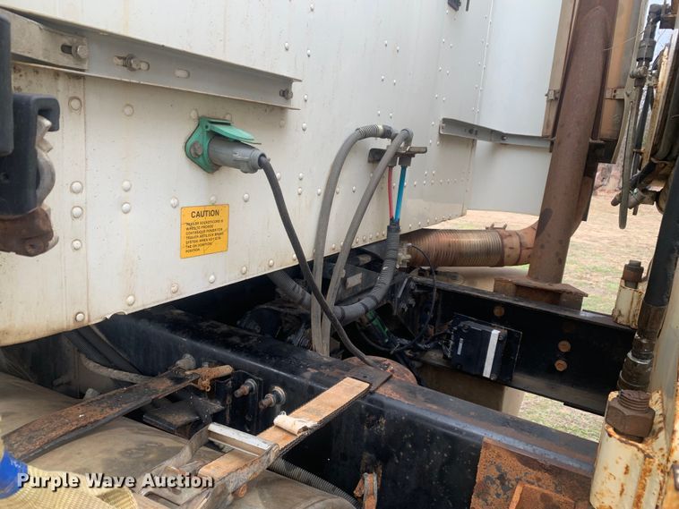 image for item KV9650 1998 International 9100  crane truck