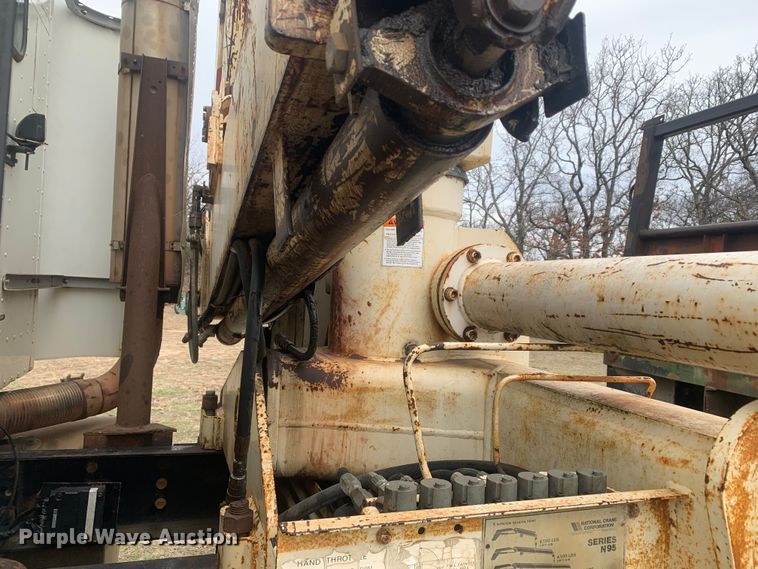 image for item KV9650 1998 International 9100  crane truck