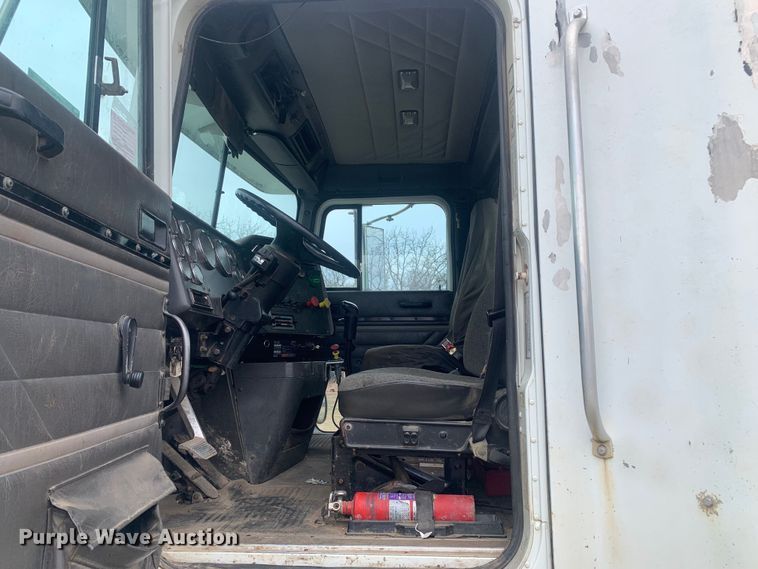 image for item KV9650 1998 International 9100  crane truck