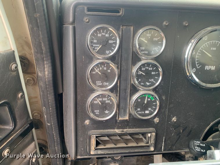 image for item KV9650 1998 International 9100  crane truck