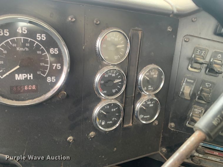 image for item KV9650 1998 International 9100  crane truck