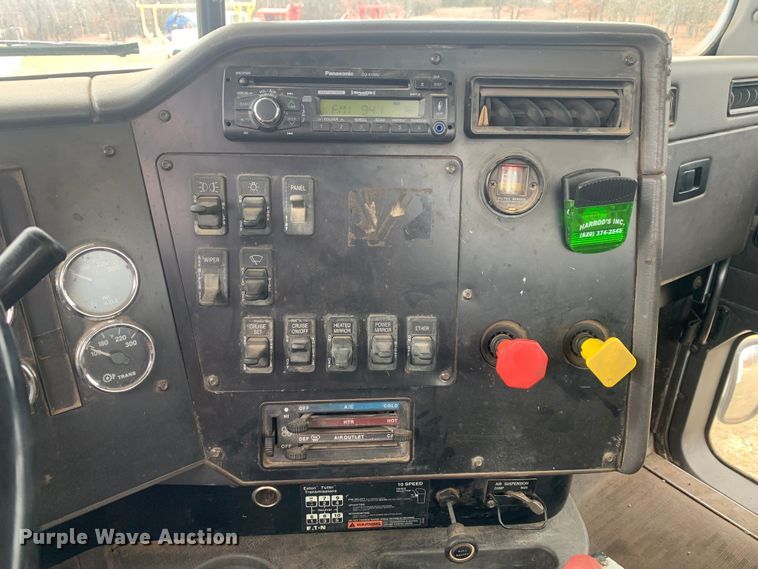 image for item KV9650 1998 International 9100  crane truck