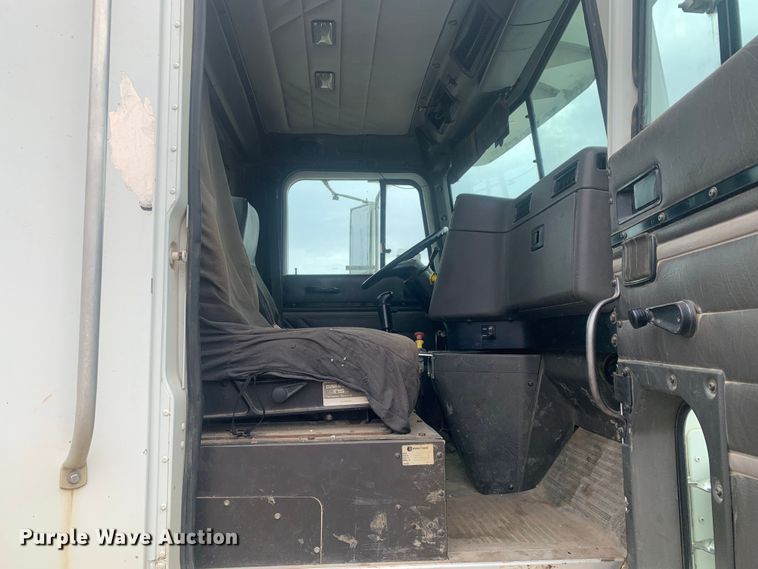 image for item KV9650 1998 International 9100  crane truck