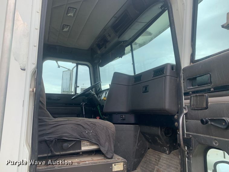 image for item KV9650 1998 International 9100  crane truck