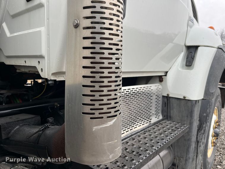 image for item LA9826 2013 International WorkStar 7500  dump truck