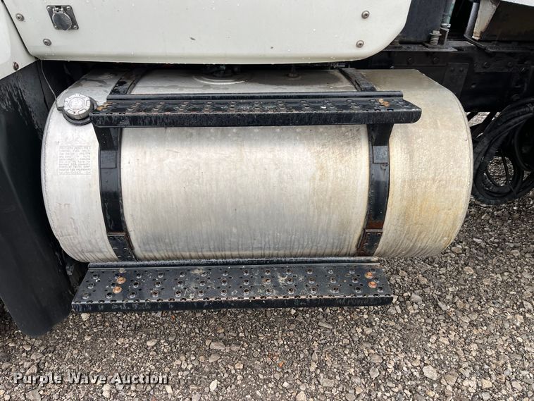 image for item LA9826 2013 International WorkStar 7500  dump truck