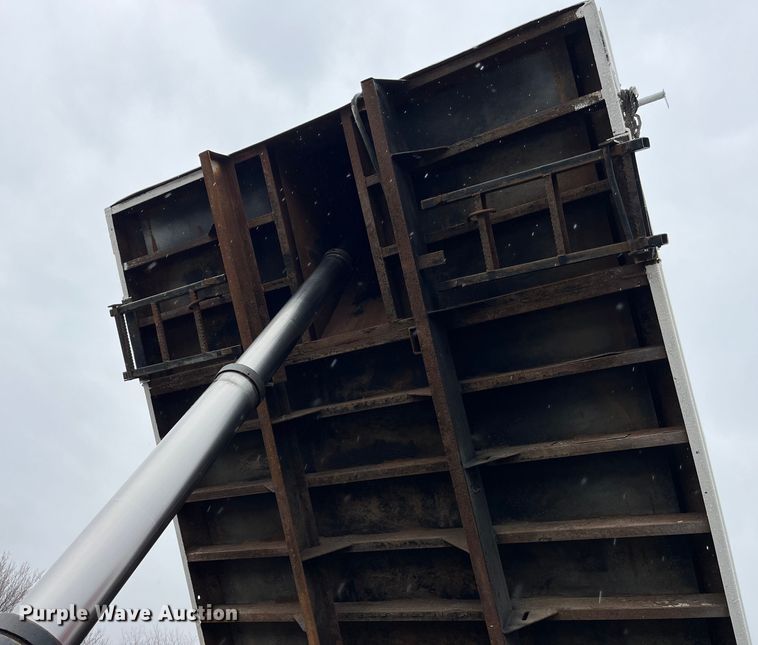 image for item LA9826 2013 International WorkStar 7500  dump truck