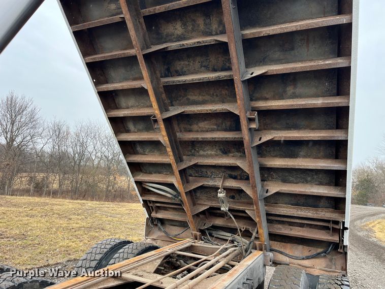 image for item LA9826 2013 International WorkStar 7500  dump truck