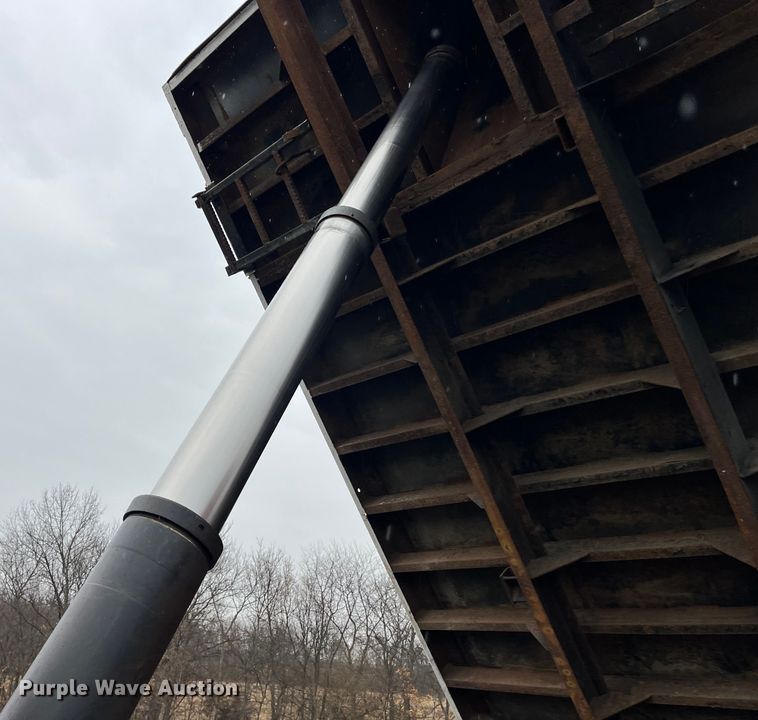 image for item LA9826 2013 International WorkStar 7500  dump truck