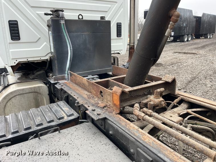 image for item LA9826 2013 International WorkStar 7500  dump truck