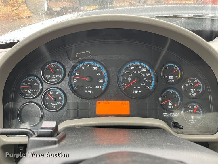 image for item LA9826 2013 International WorkStar 7500  dump truck