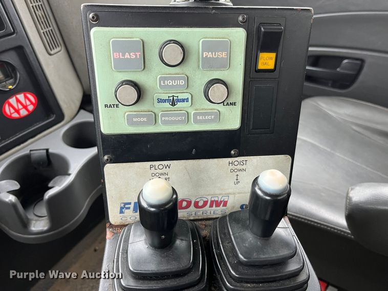 image for item LA9826 2013 International WorkStar 7500  dump truck