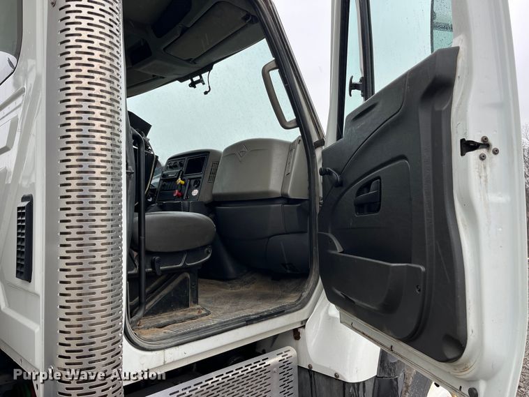 image for item LA9826 2013 International WorkStar 7500  dump truck