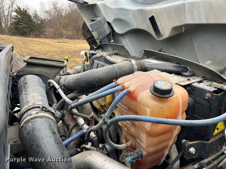 image for item LA9826 2013 International WorkStar 7500  dump truck