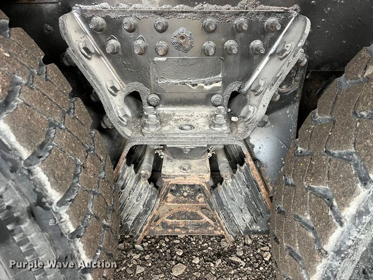 image for item LA9826 2013 International WorkStar 7500  dump truck