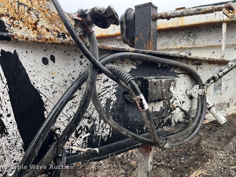 image for item LA9827 1994 Butler BT-2425-AUE  tilt deck equipment trailer