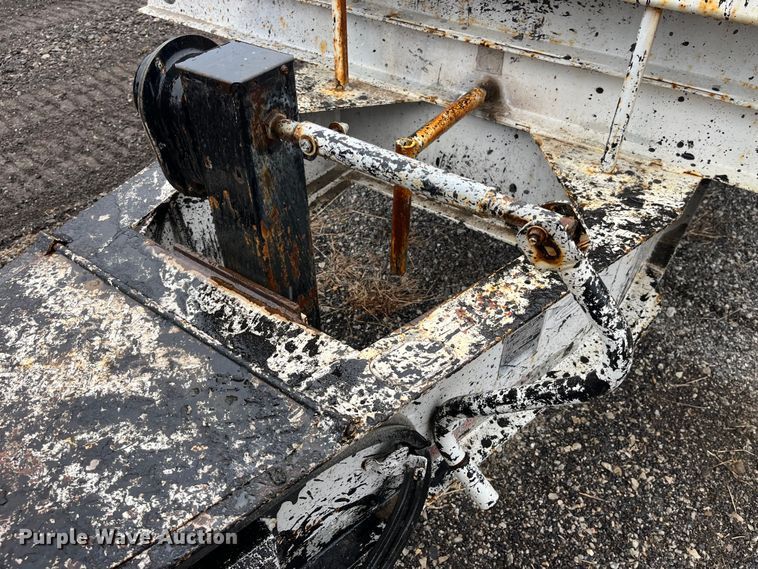 image for item LA9827 1994 Butler BT-2425-AUE  tilt deck equipment trailer