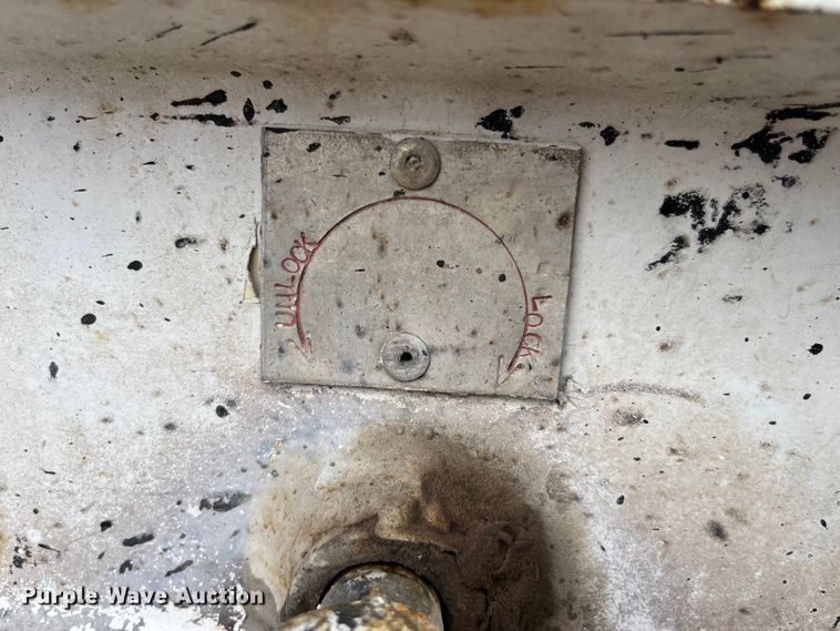 image for item LA9827 1994 Butler BT-2425-AUE  tilt deck equipment trailer