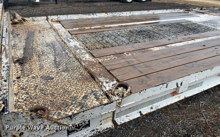 image for item LA9827 1994 Butler BT-2425-AUE  tilt deck equipment trailer