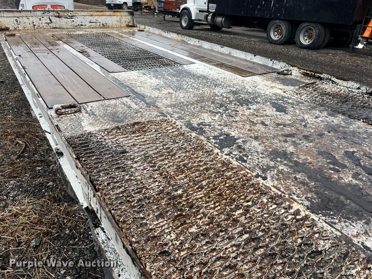 image for item LA9827 1994 Butler BT-2425-AUE  tilt deck equipment trailer