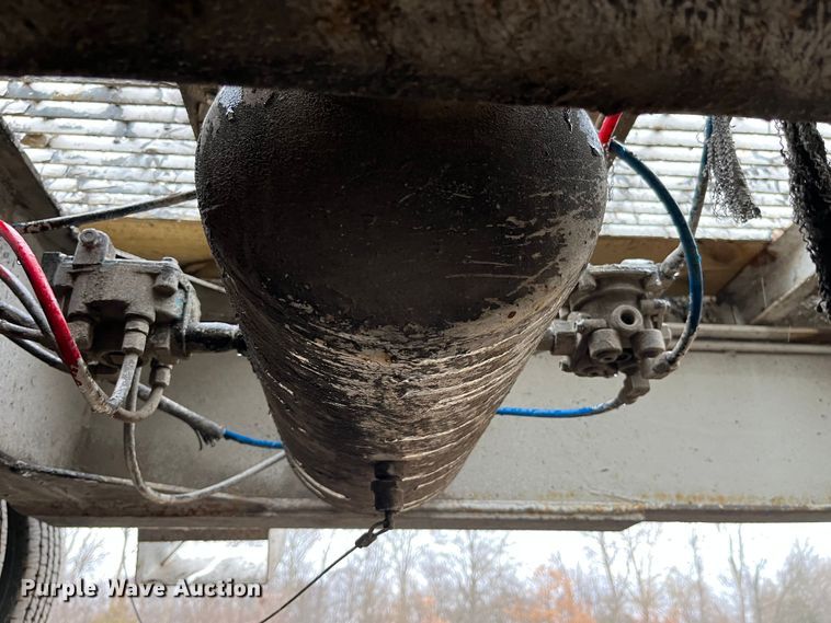 image for item LA9827 1994 Butler BT-2425-AUE  tilt deck equipment trailer