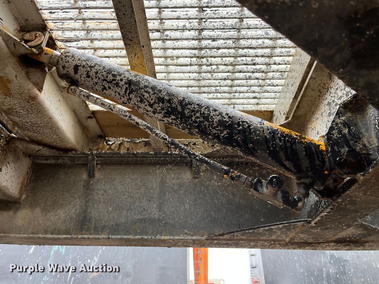 image for item LA9827 1994 Butler BT-2425-AUE  tilt deck equipment trailer