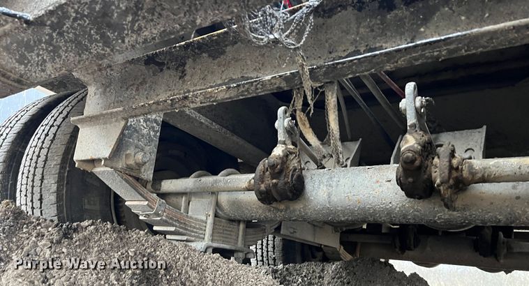 image for item LA9827 1994 Butler BT-2425-AUE  tilt deck equipment trailer