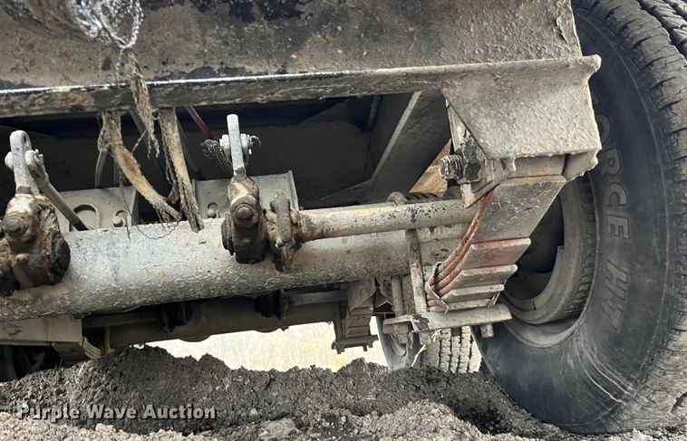 image for item LA9827 1994 Butler BT-2425-AUE  tilt deck equipment trailer