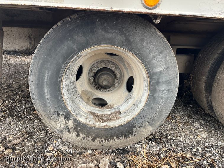 image for item LA9827 1994 Butler BT-2425-AUE  tilt deck equipment trailer