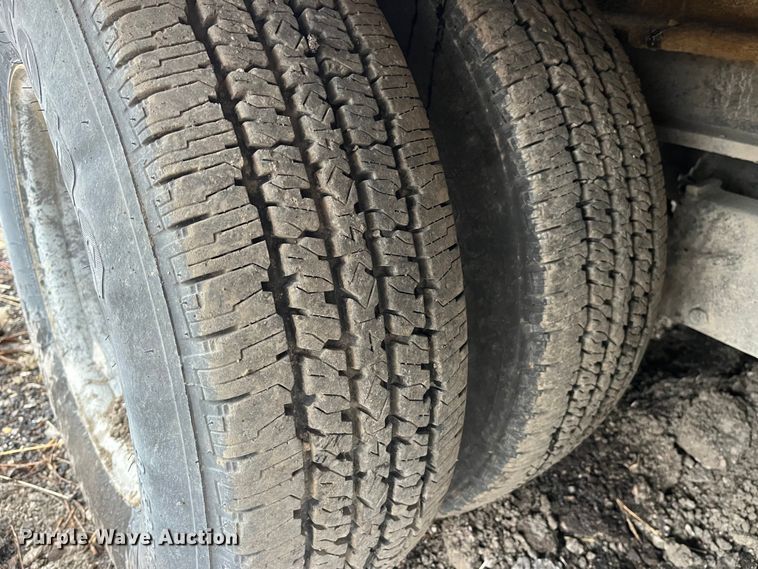 image for item LA9827 1994 Butler BT-2425-AUE  tilt deck equipment trailer